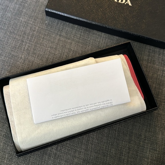 Pink Prada WOC - Picture 9 of 9